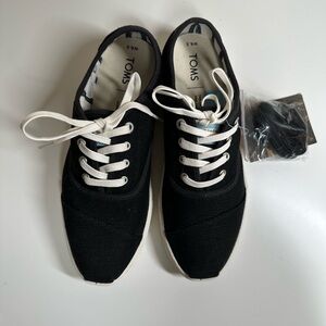 Toms‎ Cordones Cupsole "Black/White" Sneakers Size 6.5 NWT